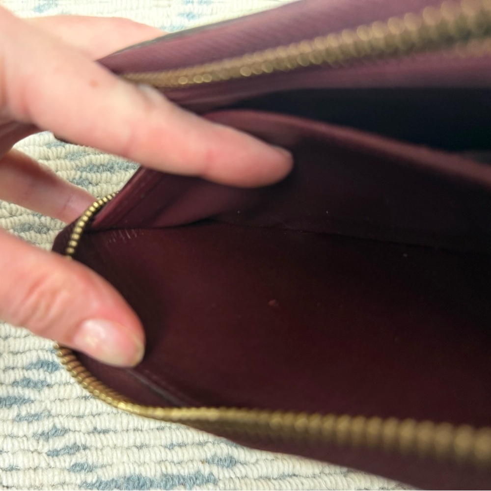 LOUIS VUITTON Classic Monogram Burgundy Vernis Patent Leather Zippy Chic Wallet - Picture 16 of 16